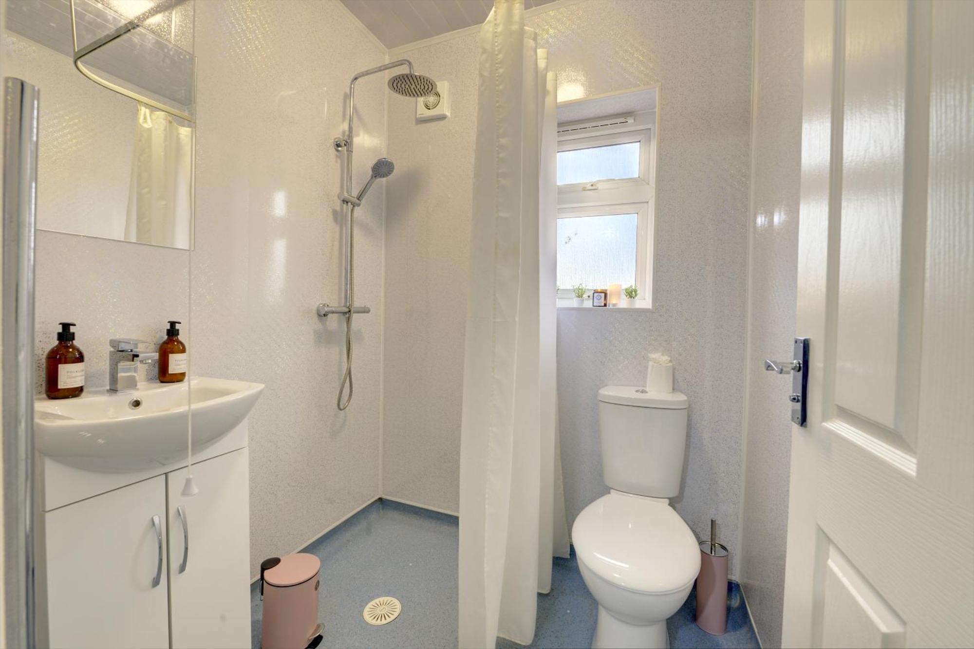 Stunning And Lovely 3 Bed House - Catch 22 Coventry Exterior photo